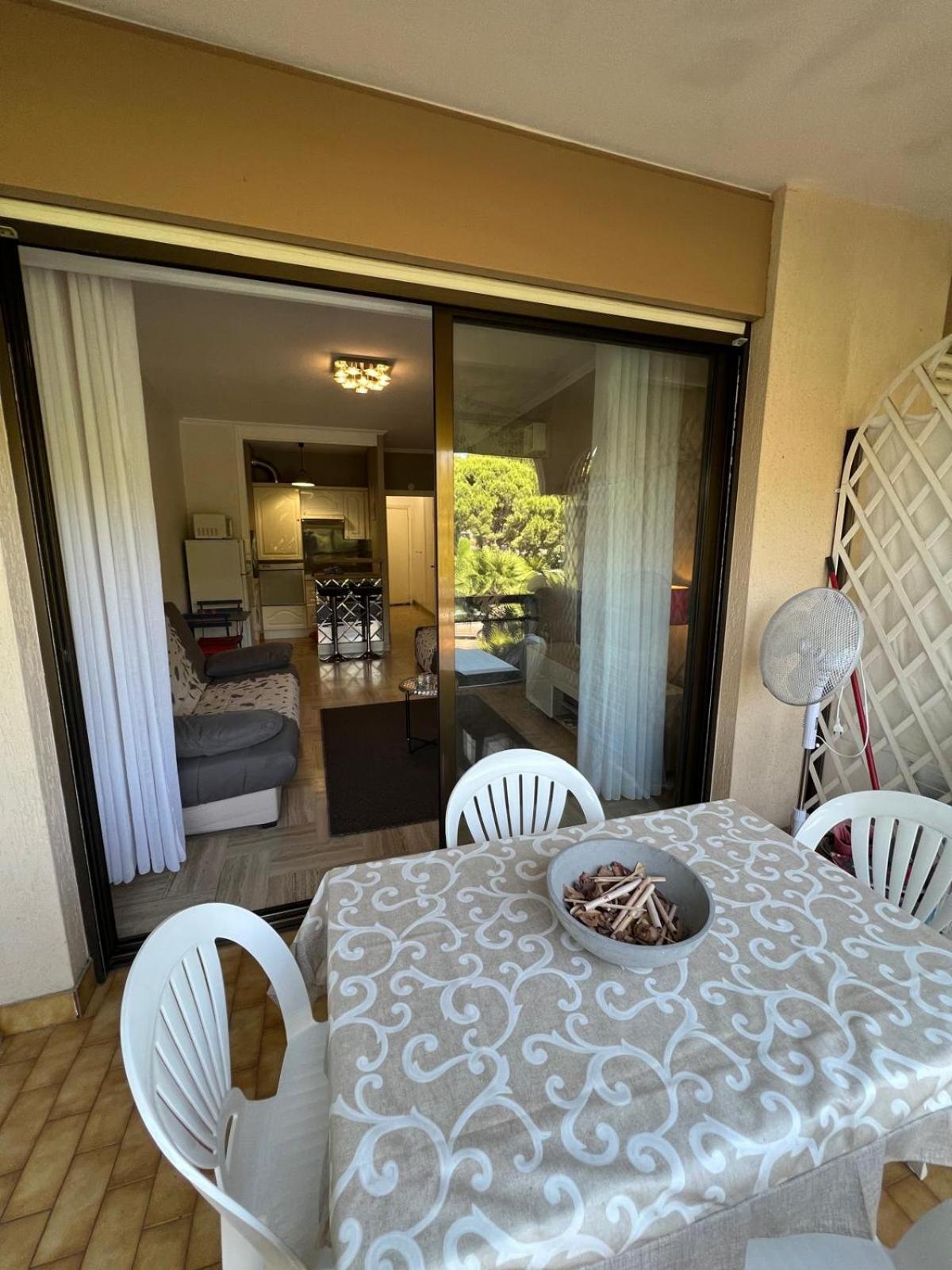 Charmant Studio Villeneuve-Loubet Exterior foto