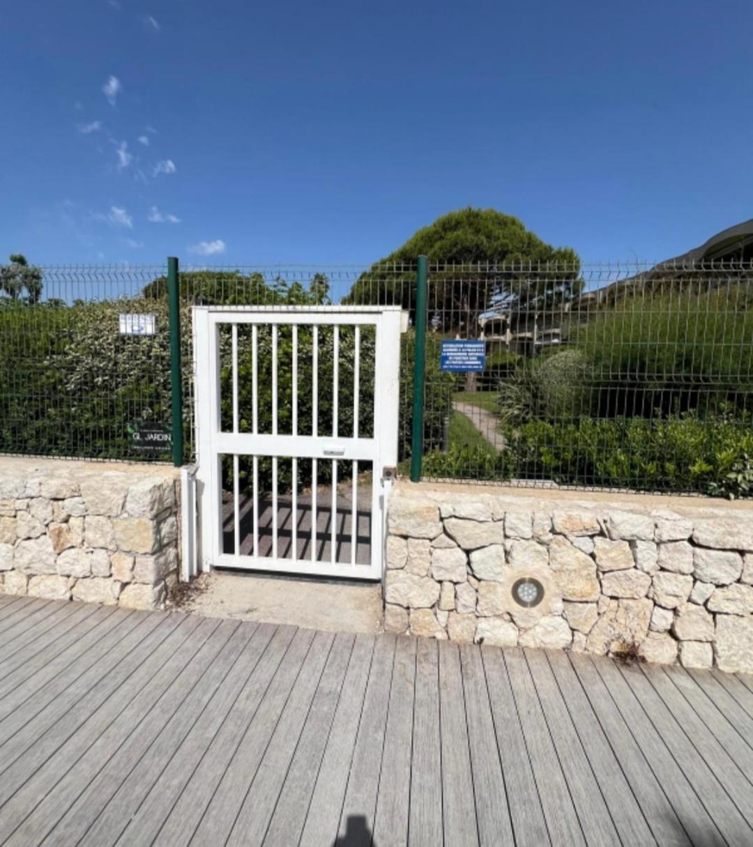 Charmant Studio Villeneuve-Loubet Exterior foto